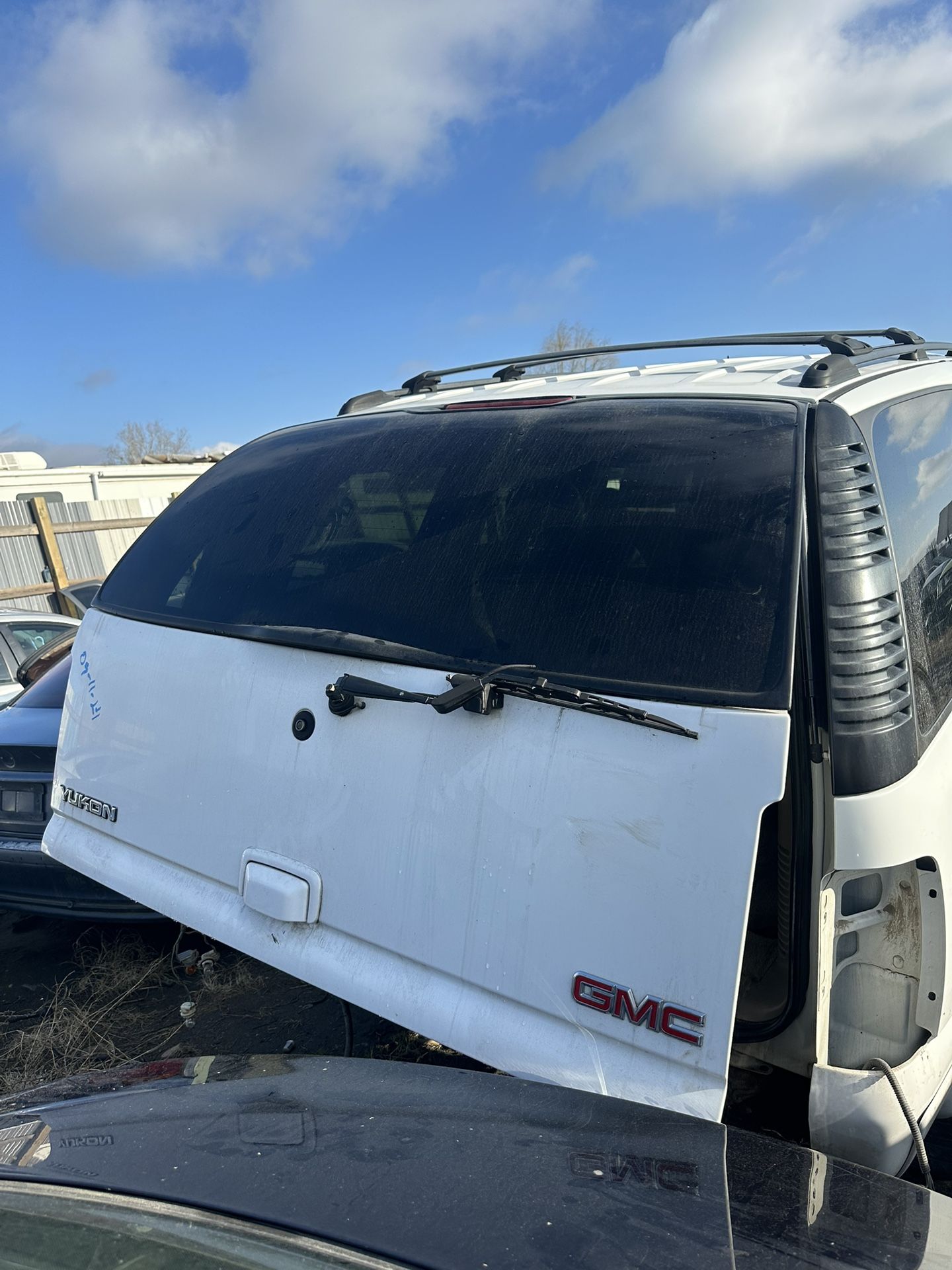 2003 GMC YUKON TRUNK DOOR