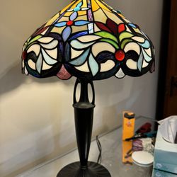 Tiffany Style Stained Glass And Lead Table Lamp 