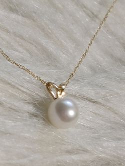 Yellow Gold Necklace With White Cultured Pearl Pendant