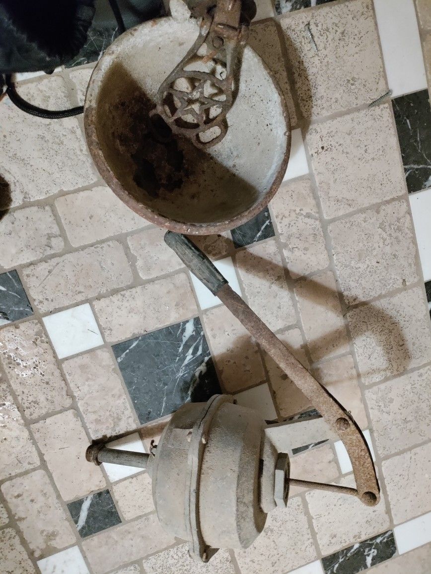 Vintage Starline Water Bowl & Well Pump