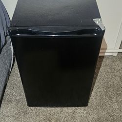 Hisense Mini Fridge