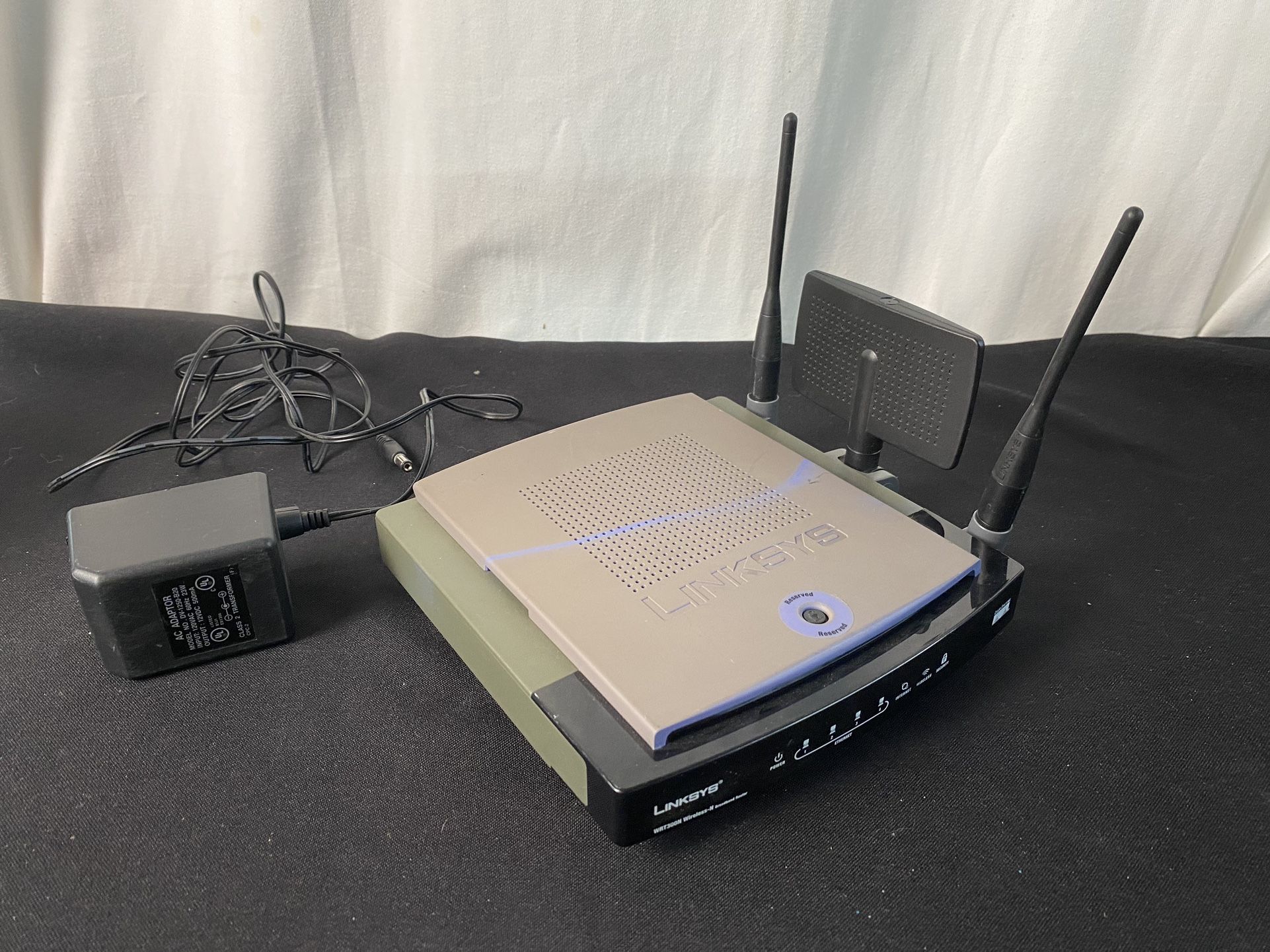 Linksys WRT300N V1 4-Port Wireless-N Broadband Router With Adapter (Works) WiFi
