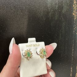 18k EMERALD DIAMOND EARRINGS 