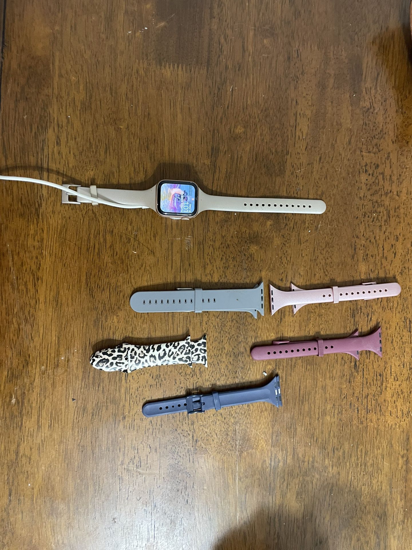 Apple Watch 4 Series with 5 additional bands 