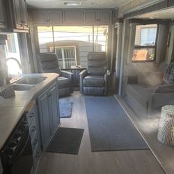 Fully Remodeled  32RL Appetite Augusta Fifth Wheel 