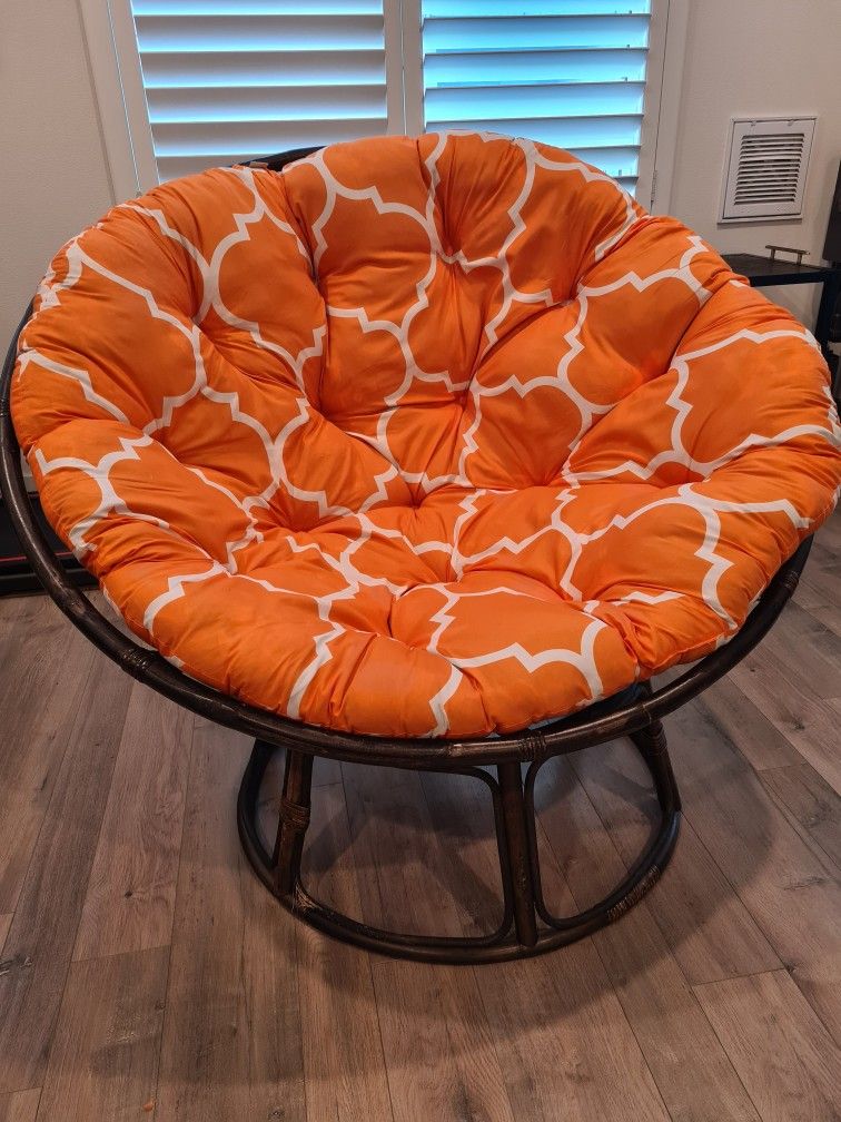 Pier 1 Round Papasan Chair WITH Cushion!!!