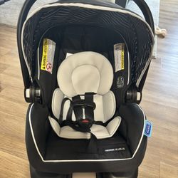 Graco Car seat And Base 