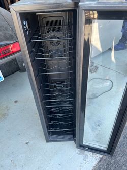 Wine refrigerator