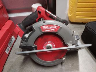 Milwaukee M18 FUEL 7-1/4" Circular Saw