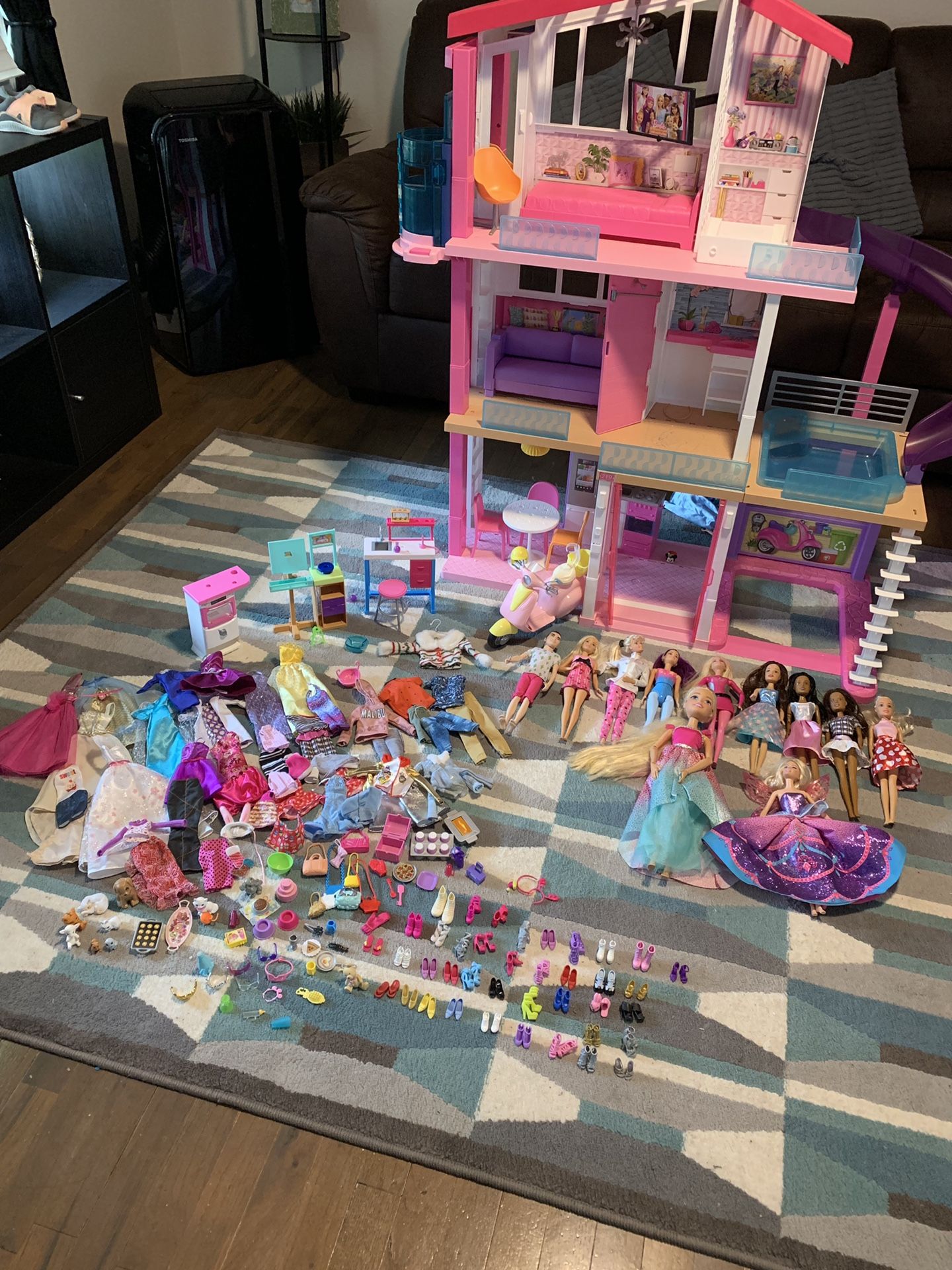 Barbie dream house with barbies and tons of accessories