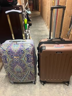 Suitcase 24 inch 4 wheels $30 for each