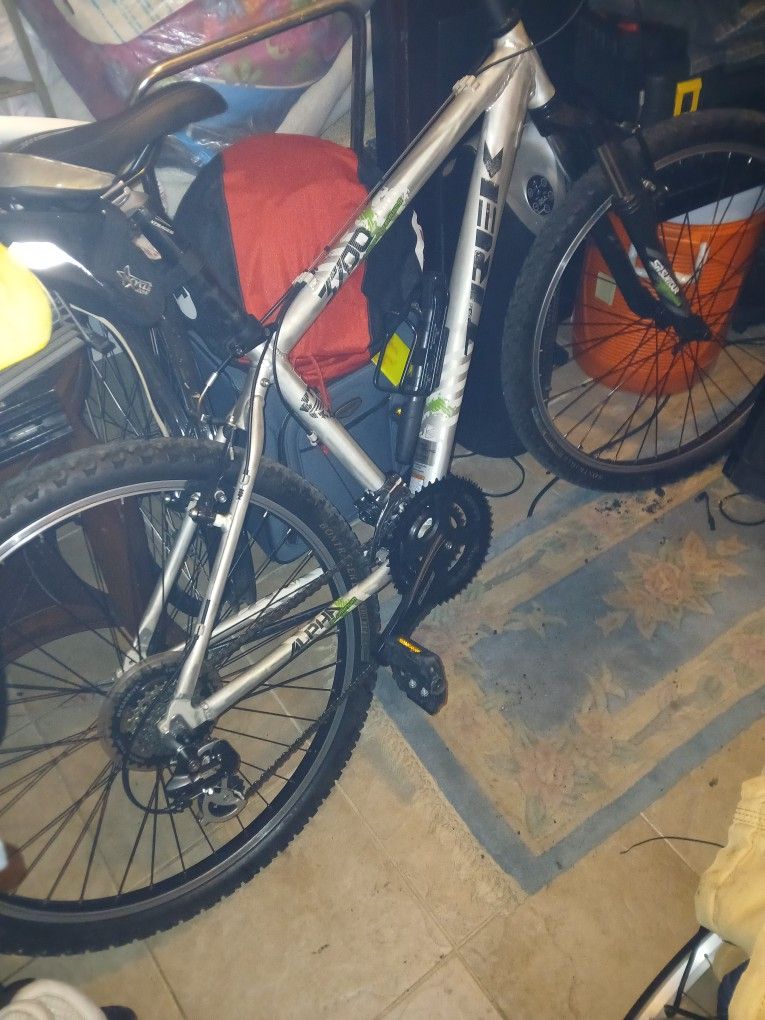 3700 Trek Mountain bike