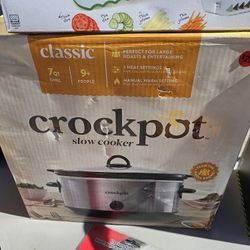 7qt Crockpot new in box $20