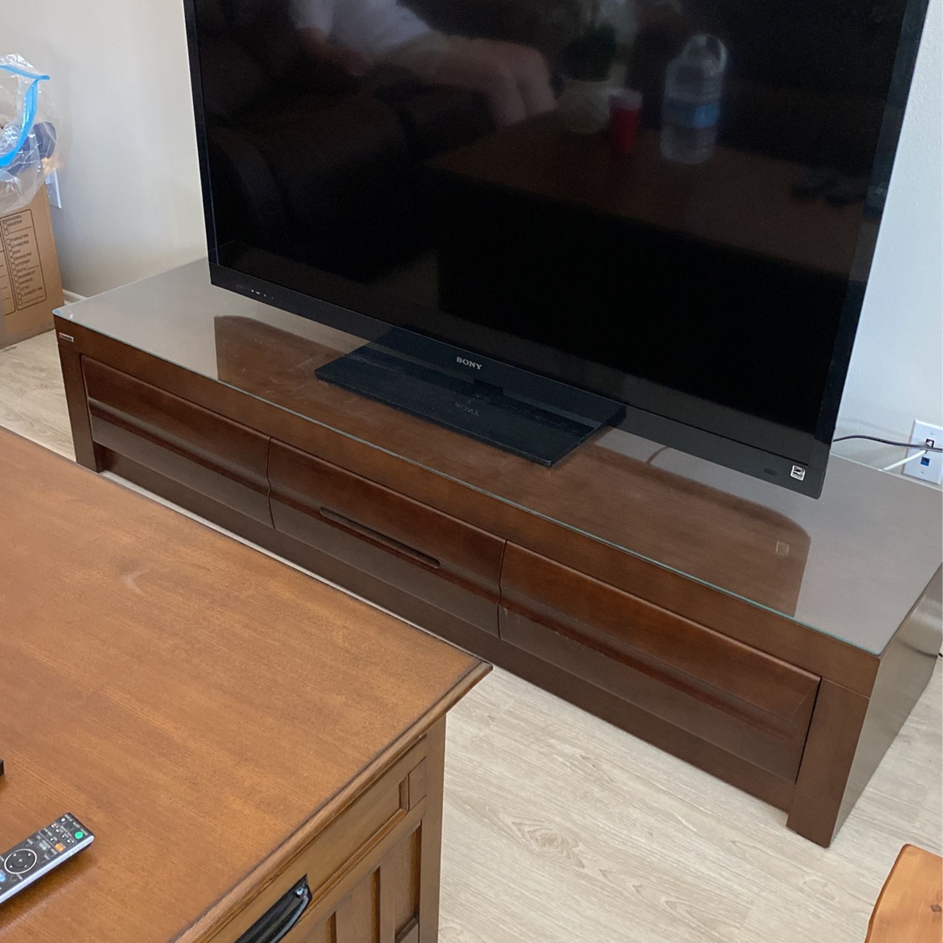 Tv Stand/media Console With Glass Top 