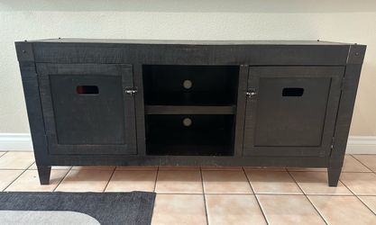 TV Stand / Entertainment Center