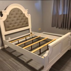 Scarlet  Queen Oak Headboard And Frame And Matching Vanity Set