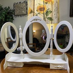 VANITY WITH THREE MIRRORS 