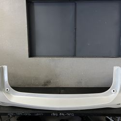 2018-2019-2020-2021-2022-2023 CHEVROLET EQUINOX REAR BUMPER OEM USED