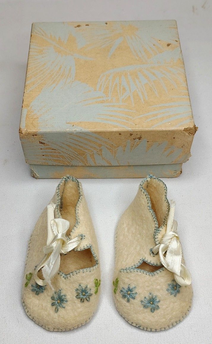 Vintage Baby Shoes Bullocks Dept. Store Los Angeles, California with Box