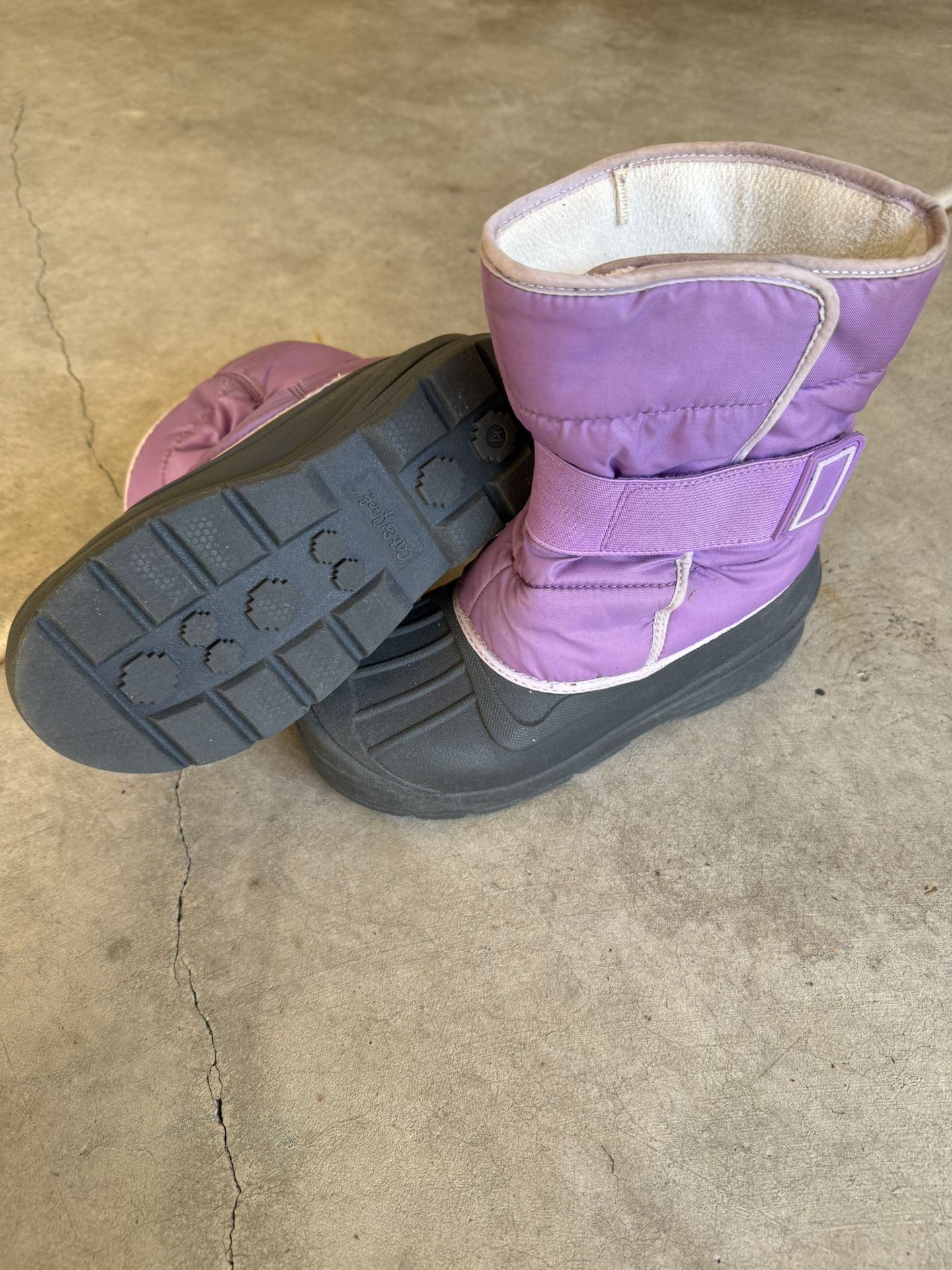 Girls purple snow boots size 4 