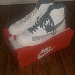 Size 10.5 - Nike Dunk High Green&white Blazers