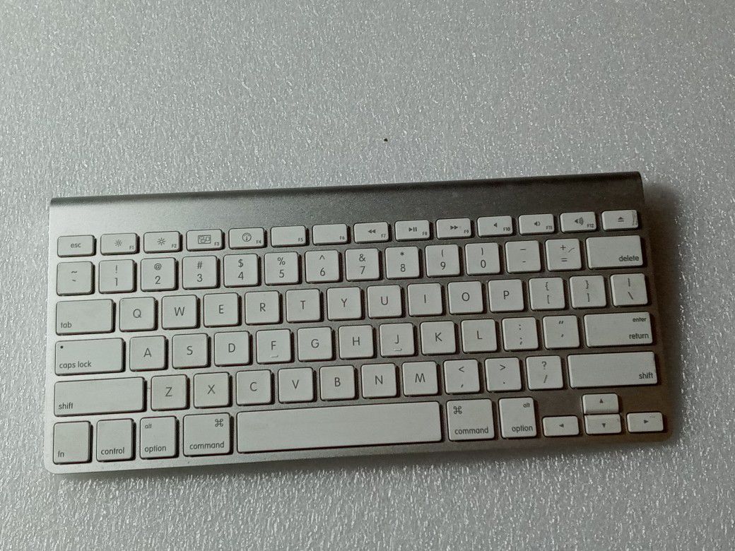 Apple wireless keyboard A1314