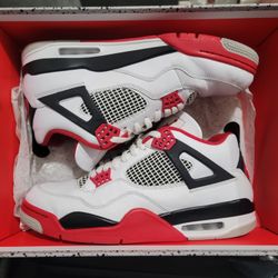 Air Jordan 4 Retro
"Fire Red"
