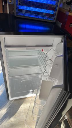Magic Chef 2.6 cu. ft. mini refrigerator