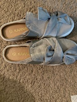 Kaanas Slip-On Sneakers with Bow Detail size 7 Woman’s.
