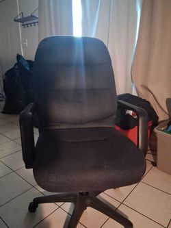 Computer chair in. VEry good condition cheap price