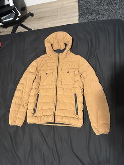 Medium Levi's Men's Hooded 2 Chest Pocket Puffer Jacket