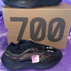 Yeezy 700 V3