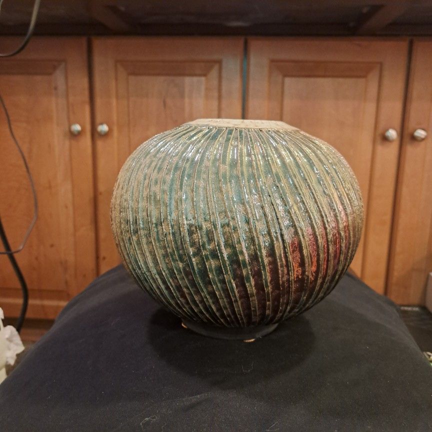 J. Chang Vase Hawaiian (2002) signed