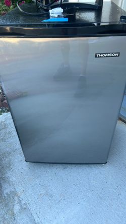Mini refrigerator  with freezer