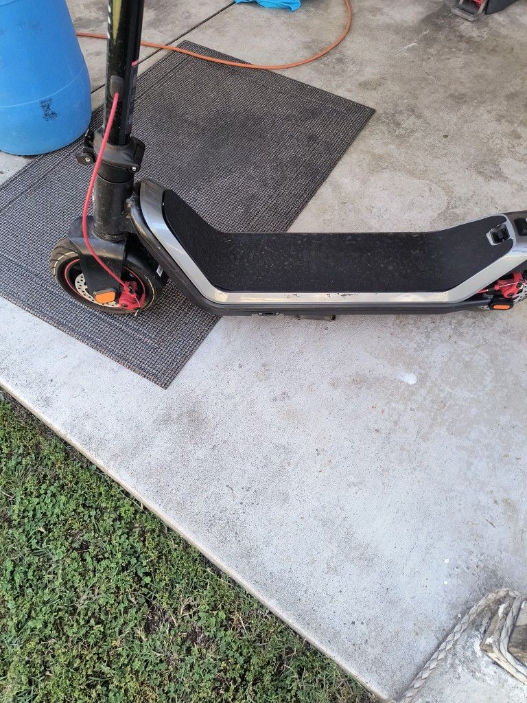 NUI KQI3 Max Electric Scooter