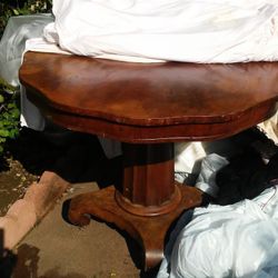 Antique Table      Flutted Pedistal
