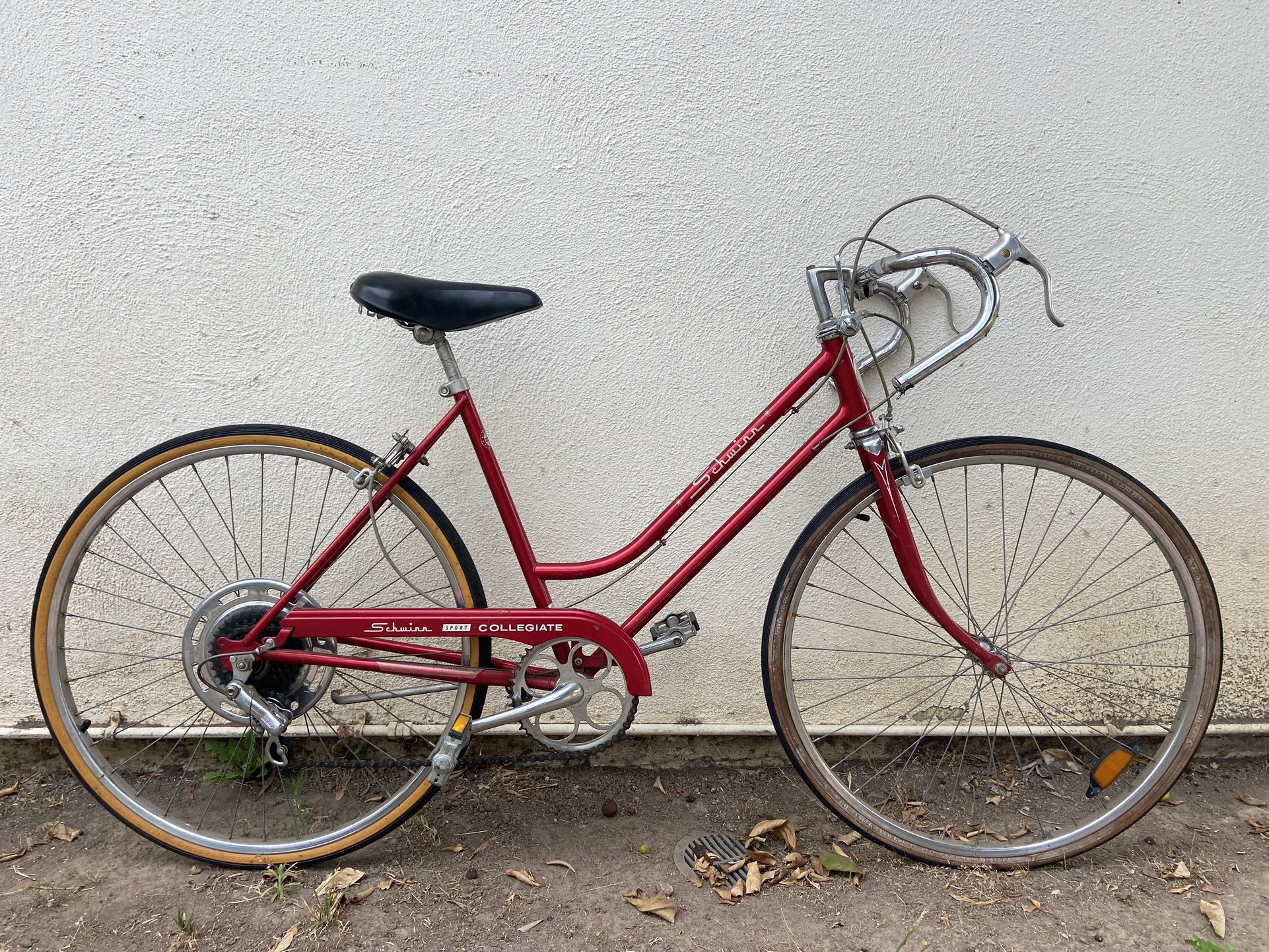 Schwinn Collegiate Vintage 3 Speed for Sale in Camarillo, CA