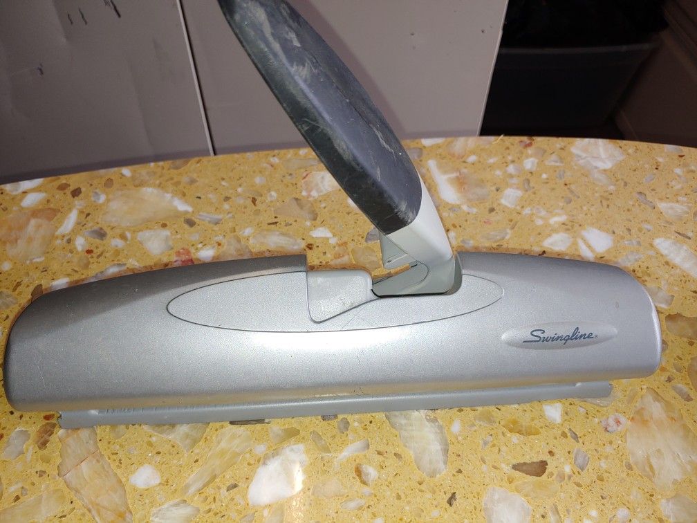 Swingline 3 Punch hole