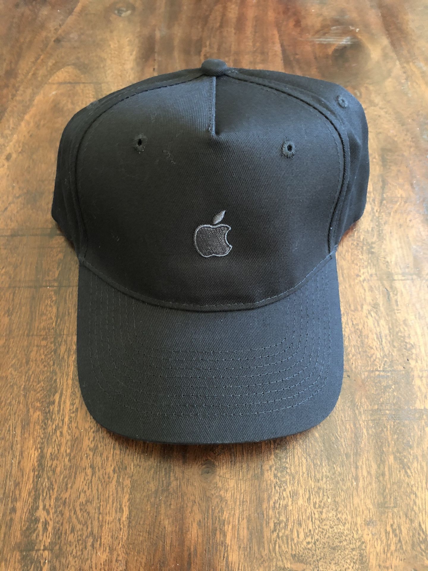 Apple hat, black with space grey embroidered Apple logo. Adjustable fit.