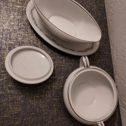 Vintage Gravy boat And Lidded Sugar Bowl Set 