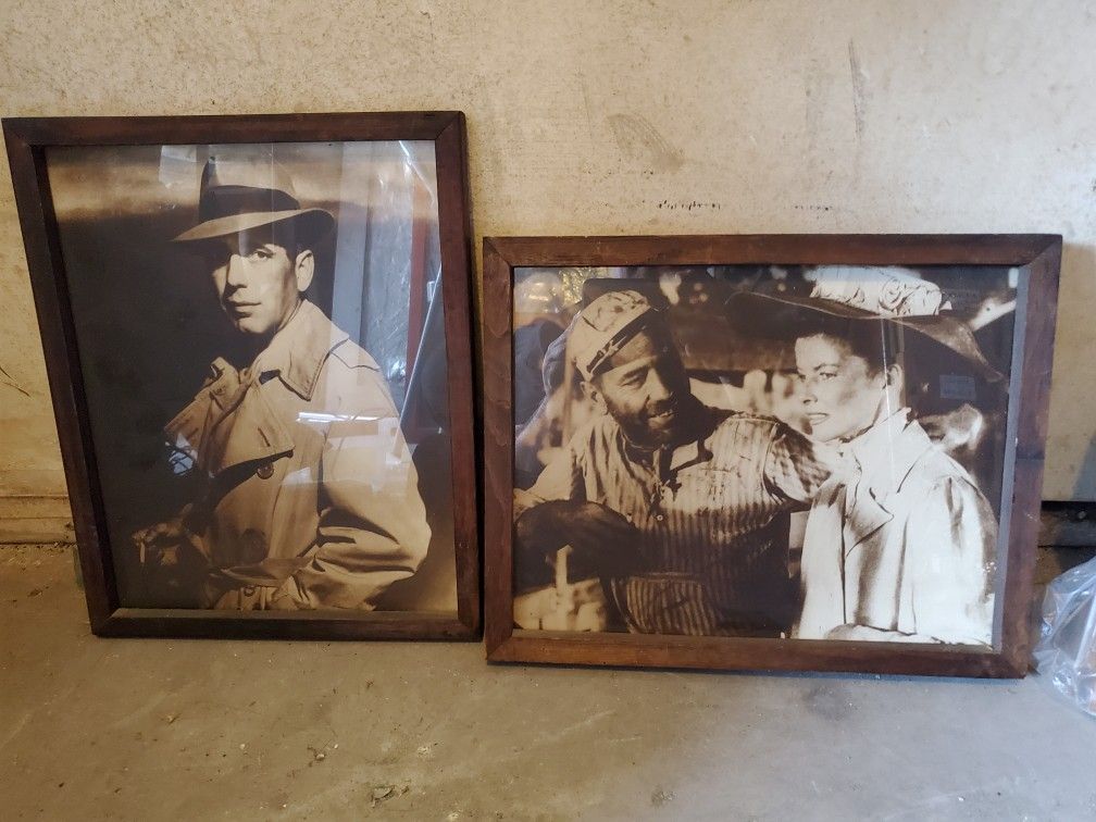 Here is a set of 2 classic photos
Humphrey Bogart and Katharine Hepburn 11x17 framed photo from the 1951 The African queen
Humphrey Bogart in
casa
