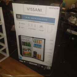 Vissani Mini Fridge 