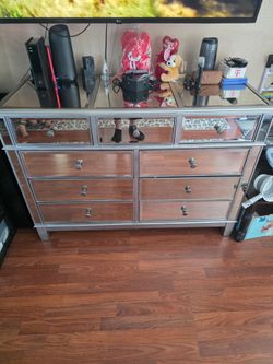 9 drawer mirror dresser
