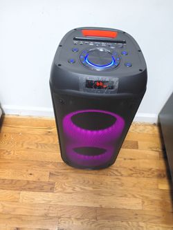Brand new Bluetooth rechargeable 500 watt speaker great sound with microphone and remote