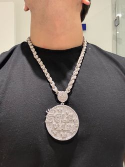 Diamond chain with Diamond pendent