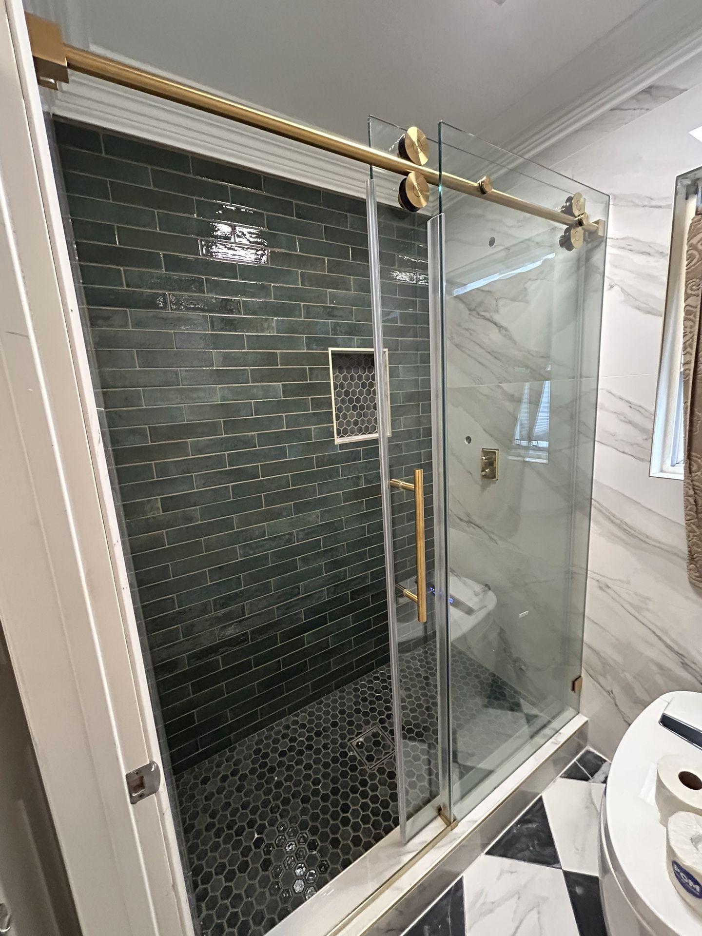 Shower Door Wholesale 3/8” Thickness Tempered Glass Business equipment