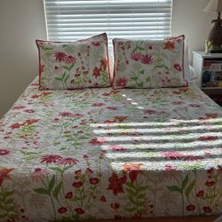 MACY’S 3 PC REVERSIBLE QUEEN QUILT SET