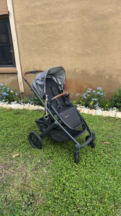 Uppababy Vista V2 Stroller in Heather Gray