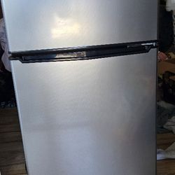 Mini Fridge With Freezer