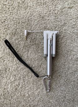 New- Adjustable selfie stick!
